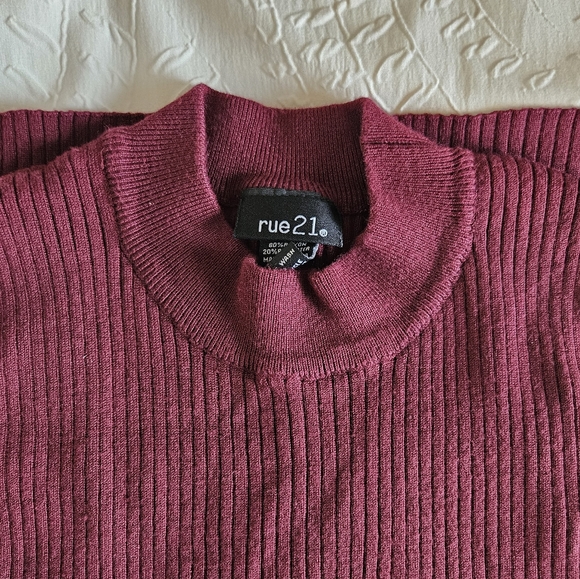 Rue 21 sleeveless sweater Meduim - Picture 3 of 3